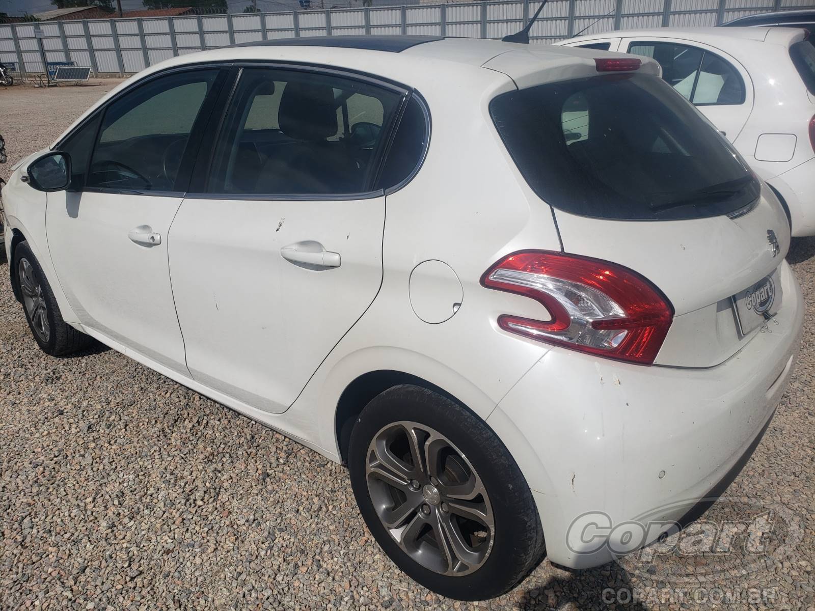 Foto 3: 2014 PEUGEOT 208