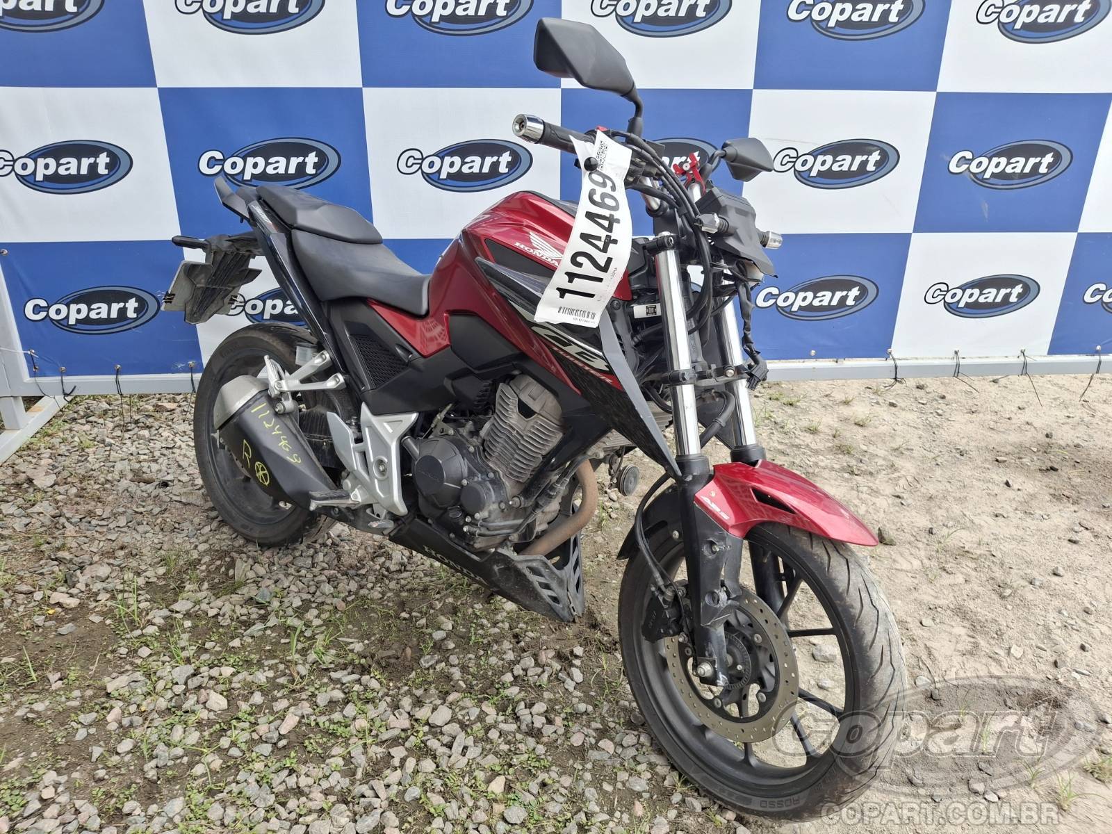 Honda CB 300f 2025 em leilão