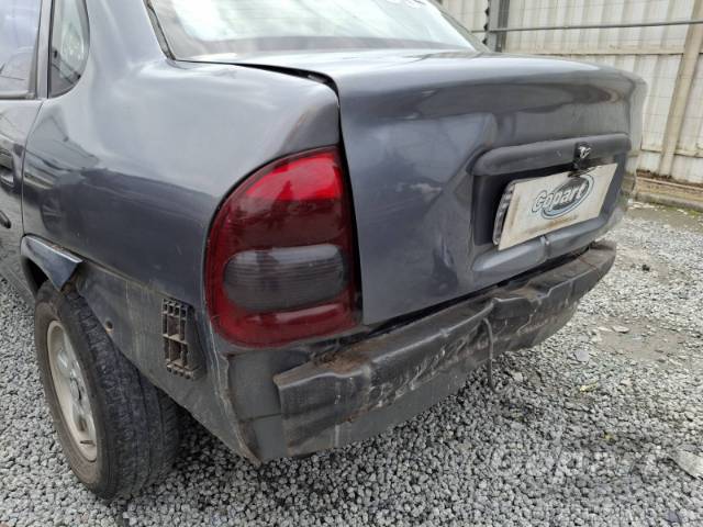 2001 CHEVROLET CORSA SEDAN 