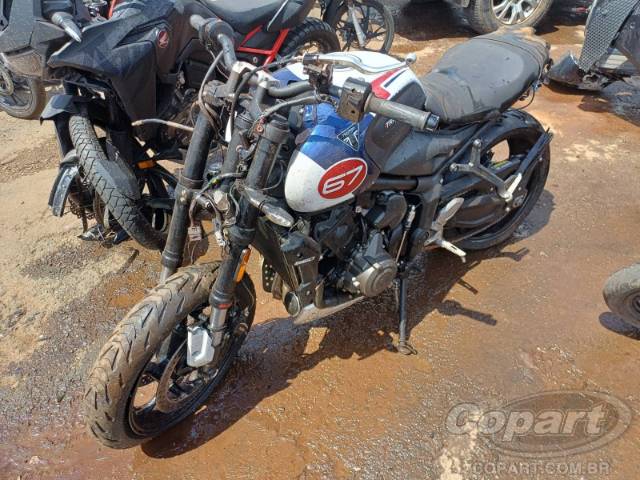 2025 TRIUMPH TRIDENT 