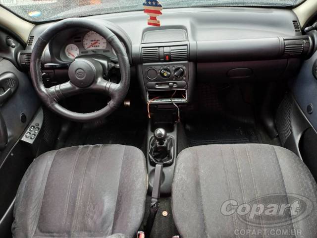 2000 CHEVROLET CORSA SEDAN 