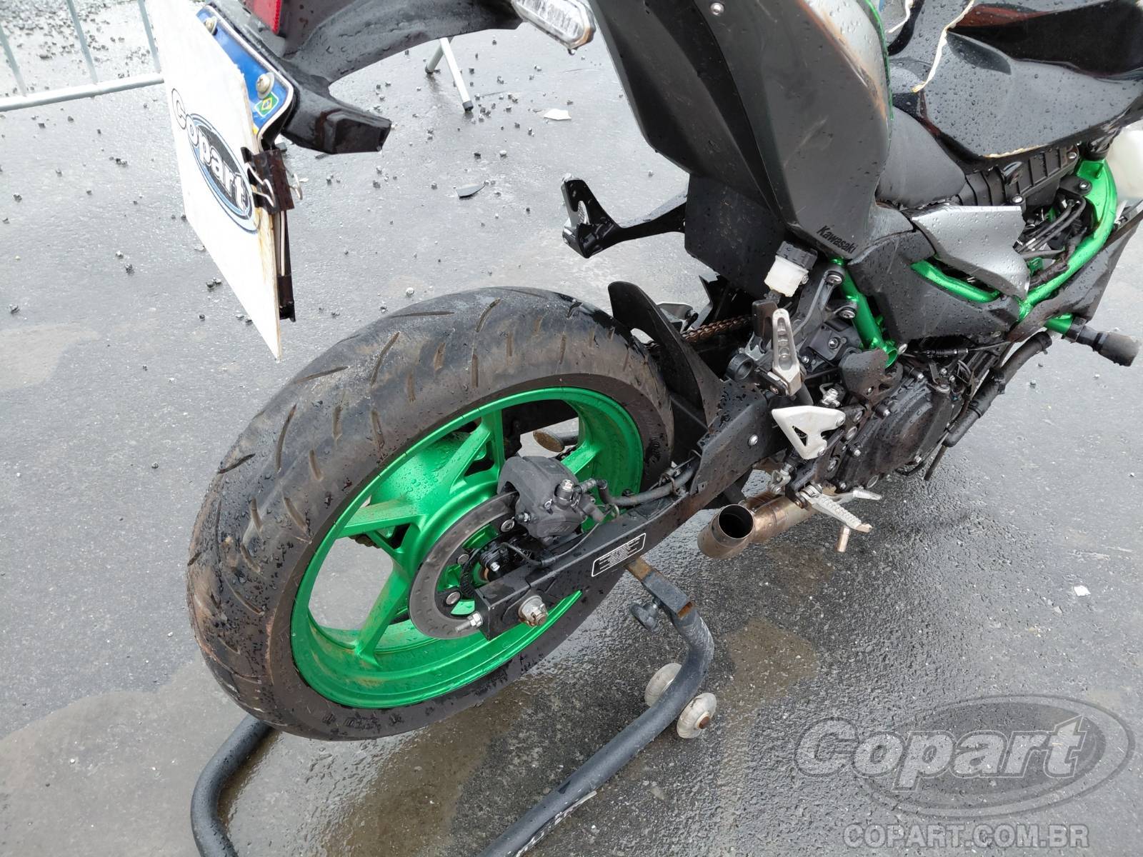 Foto 7 de 10: 2025 KAWASAKI Z500