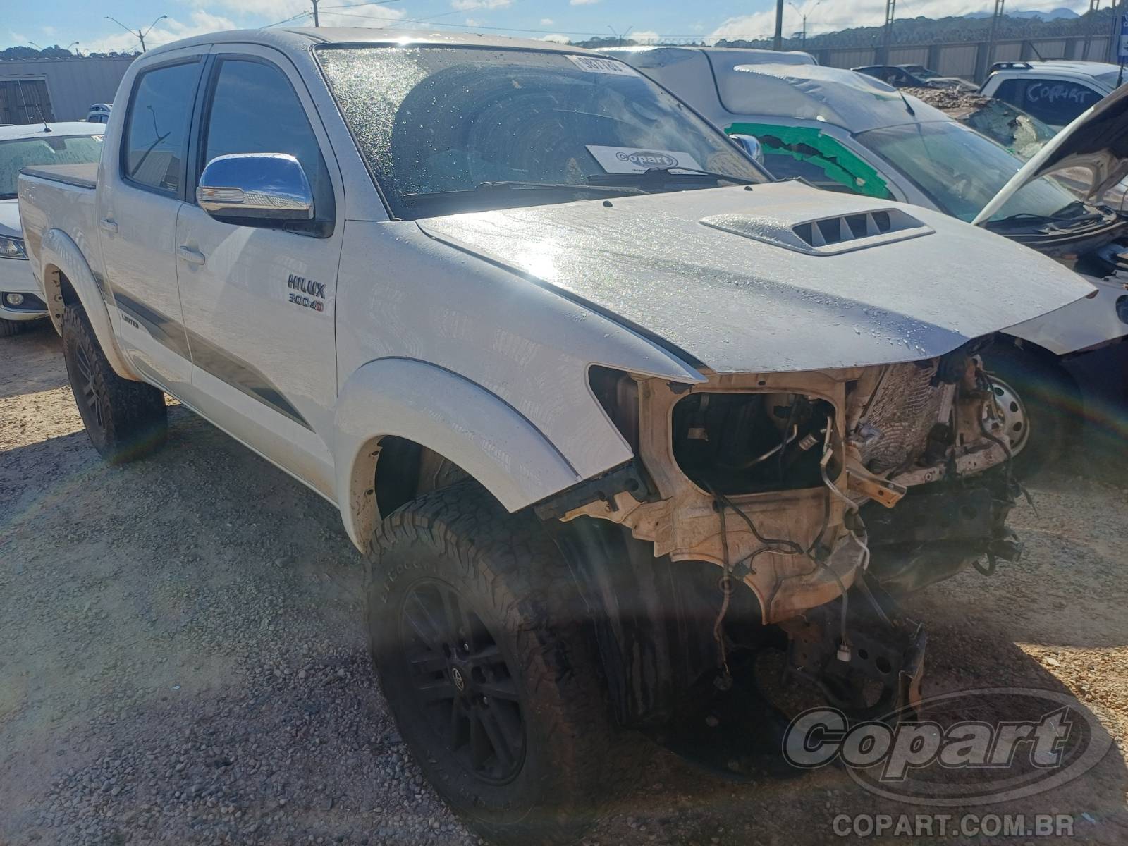 Toyota Hilux CD Limited Edition 3.0 D-4D Turbo 2015 Médio Dano Frontal