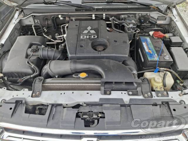 2011 MITSUBISHI PAJERO FULL 