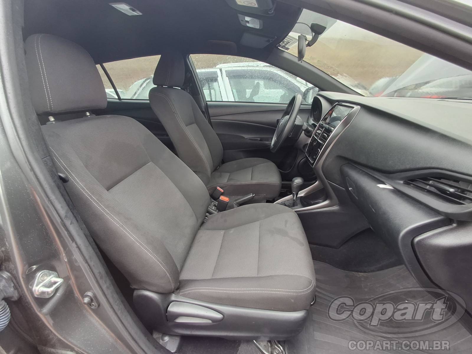 2025 TOYOTA YARIS — foto 5 de 10