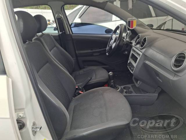 2015 VOLKSWAGEN VOYAGE 