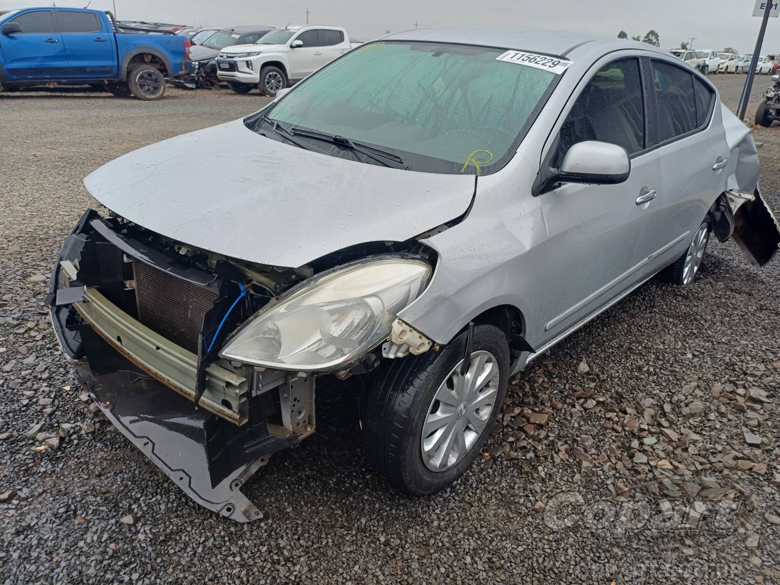 Foto 2: 2013 NISSAN VERSA