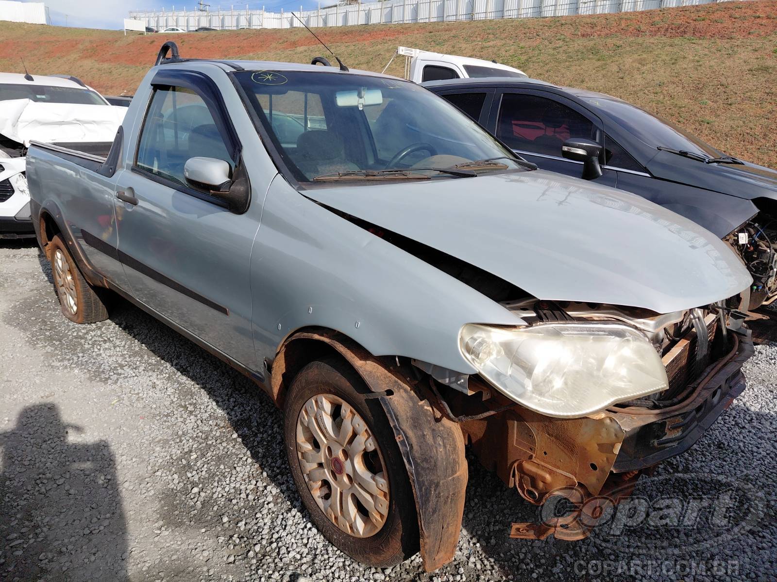 Fiat Strada 2011 em leilão