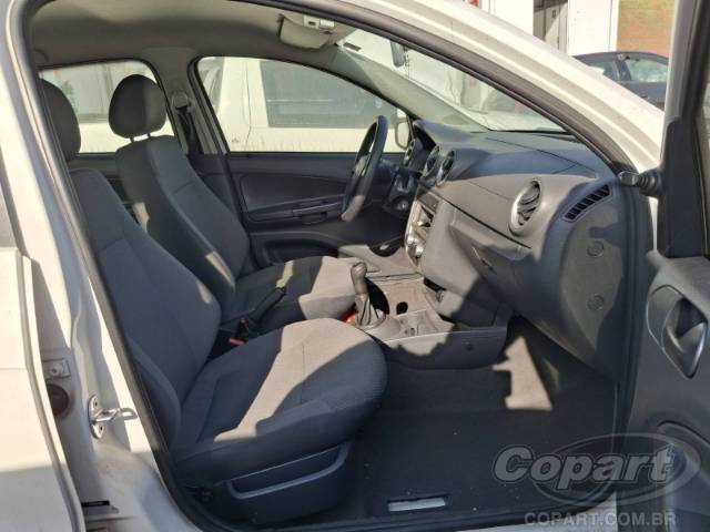 2012 VOLKSWAGEN VOYAGE 