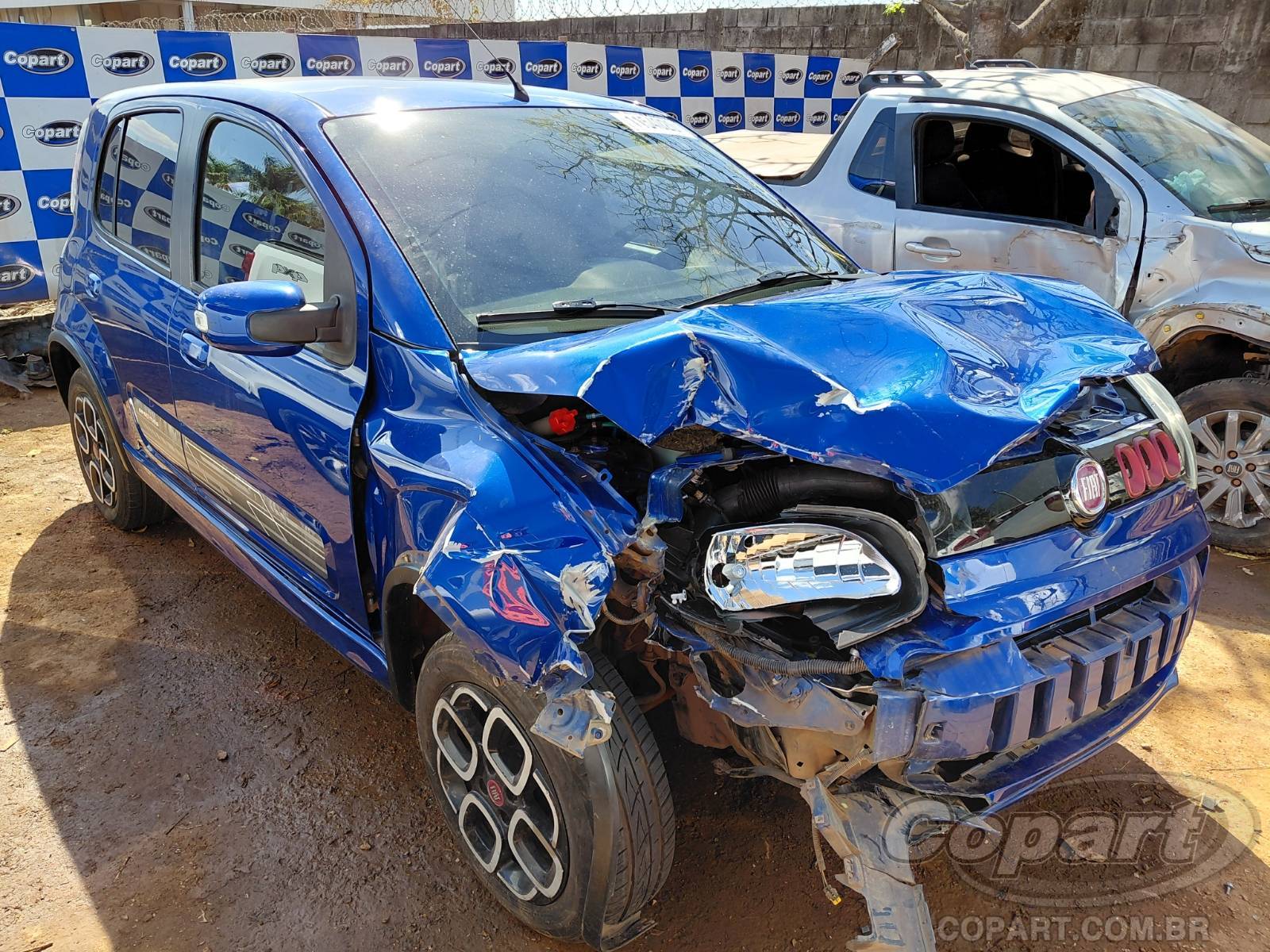 Fiat UNO 2015 em leilão