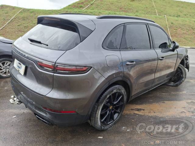 2019 PORSCHE CAYENNE 