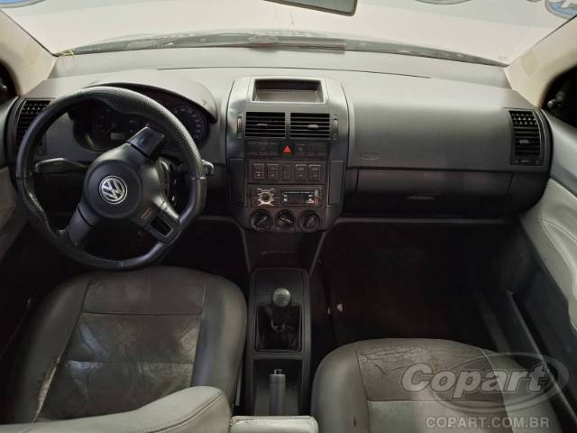 2004 VOLKSWAGEN POLO SEDAN 