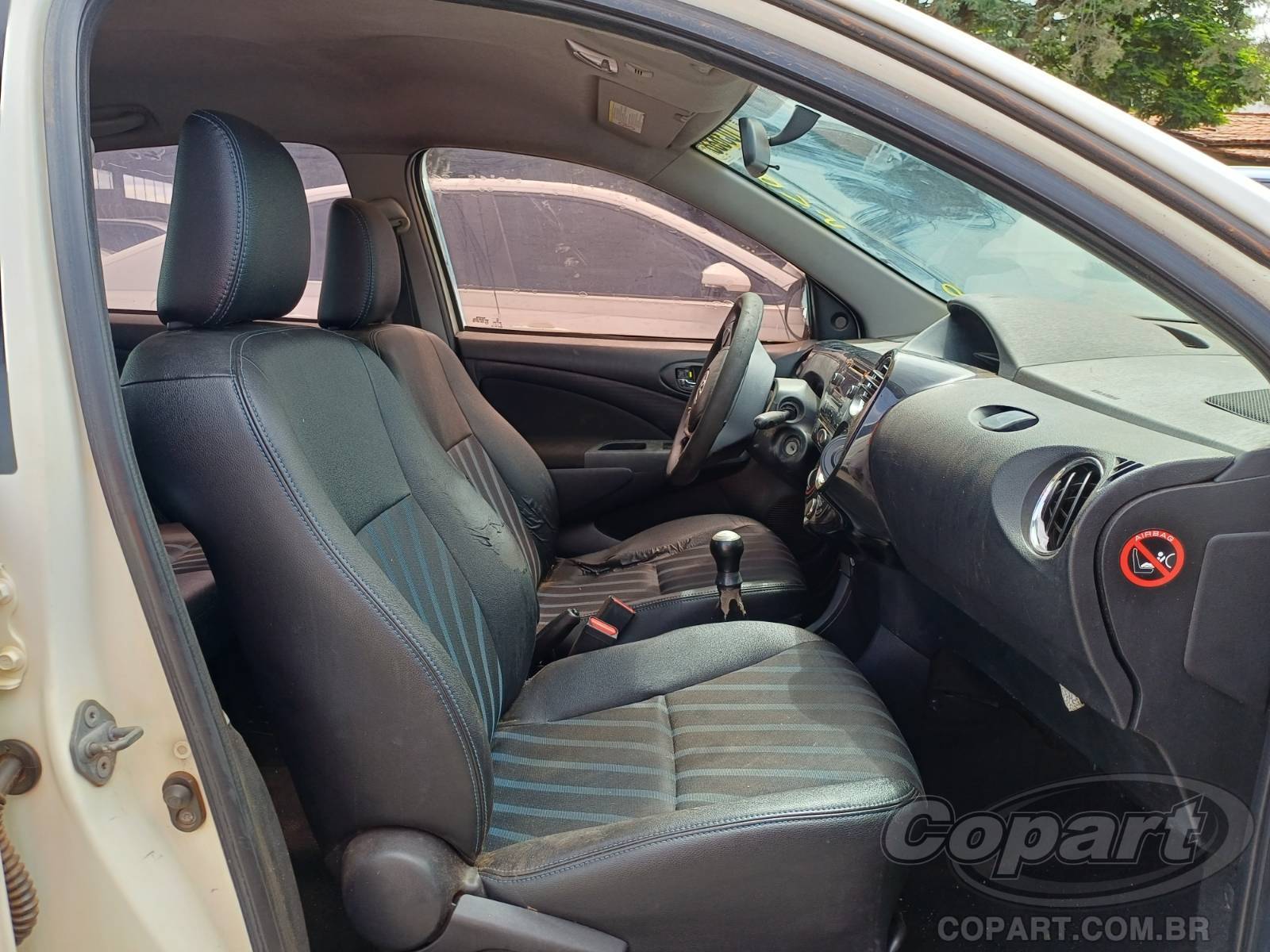 2015 TOYOTA ETIOS SEDA — foto 5 de 10