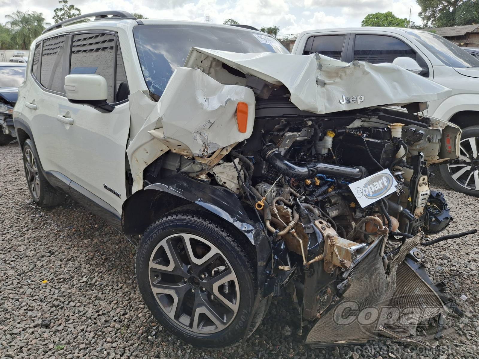 Jeep Renegade Longitude 1.8 16V E.Torq Evo 2017 Colisão Média Monta