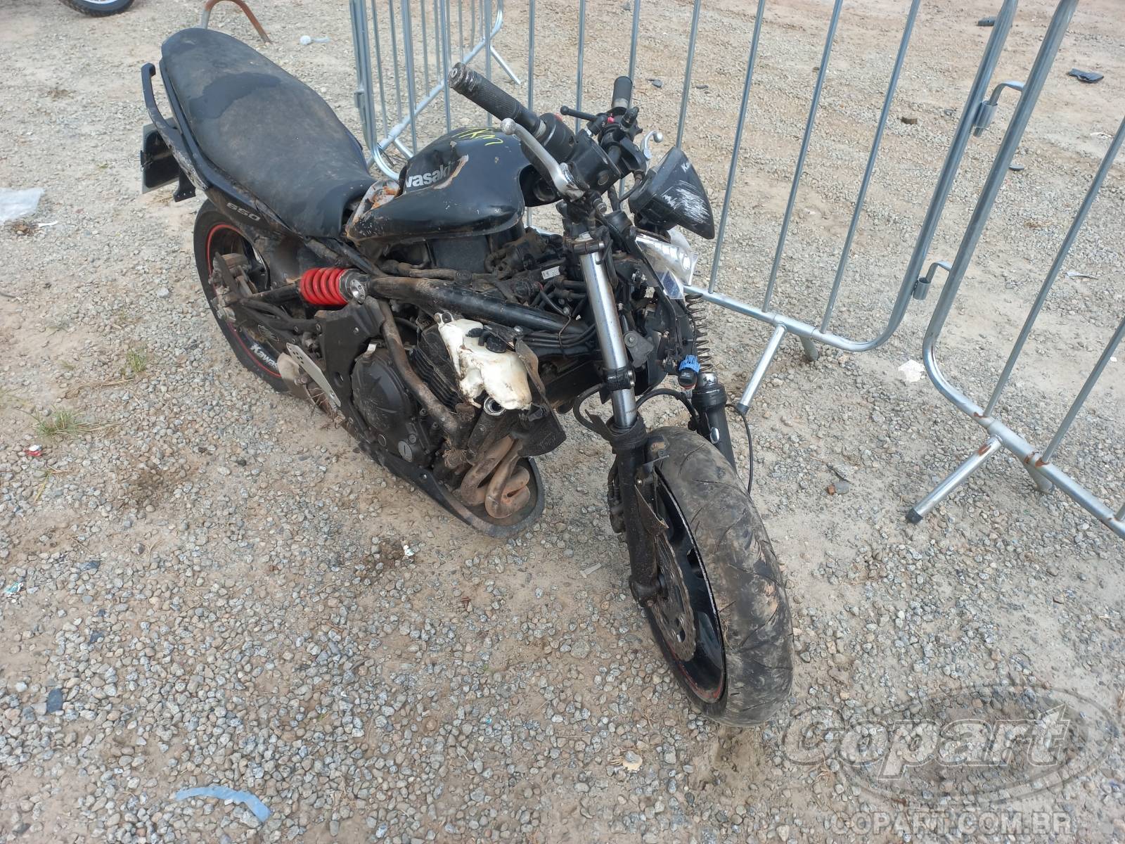 Veículo KAWASAKI ER-6N Kawasaki ER-6N 650 ABS 2011 Médio Monta Colisão 2011 em leilão