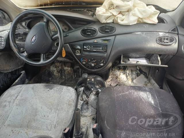 2004 FORD FOCUS 