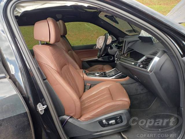 2025 BMW X7 