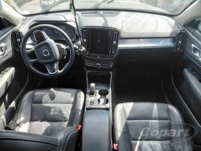 2022 VOLVO XC40 