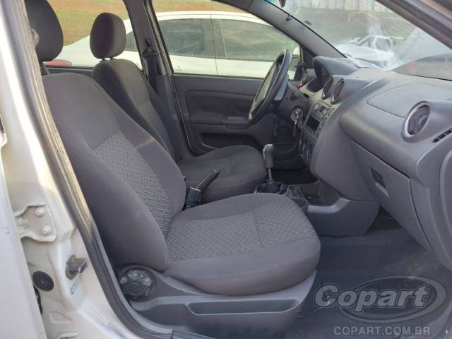 2006 FORD FIESTA SEDAN 