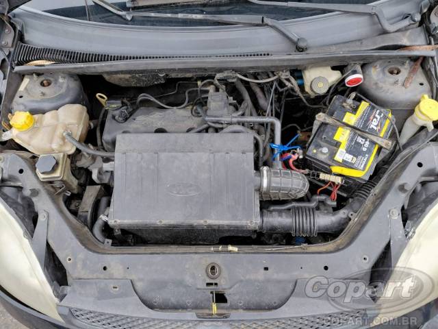 2005 FORD FIESTA SEDAN 
