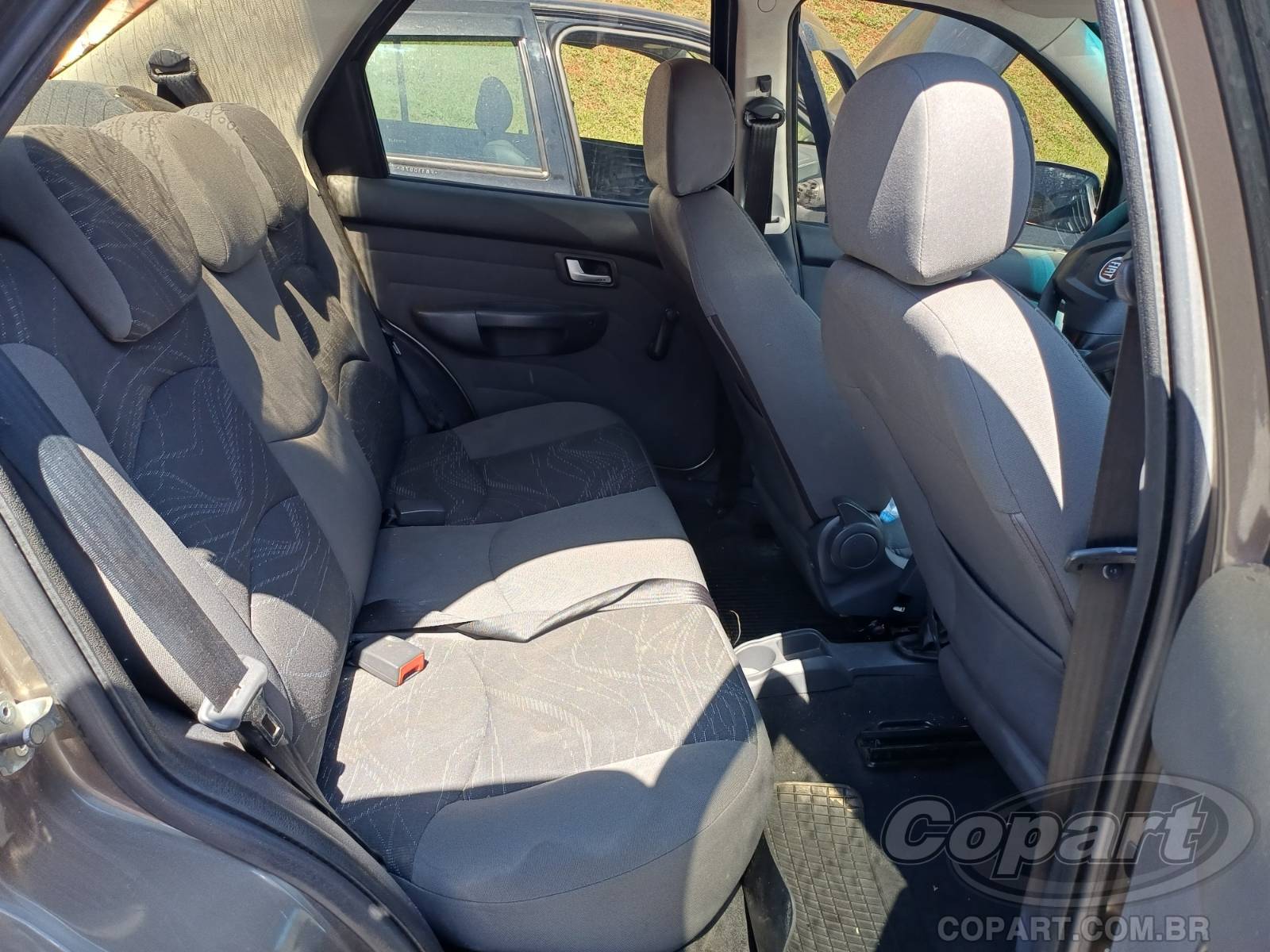 Foto 6 de 11: 2015 FIAT SIENA