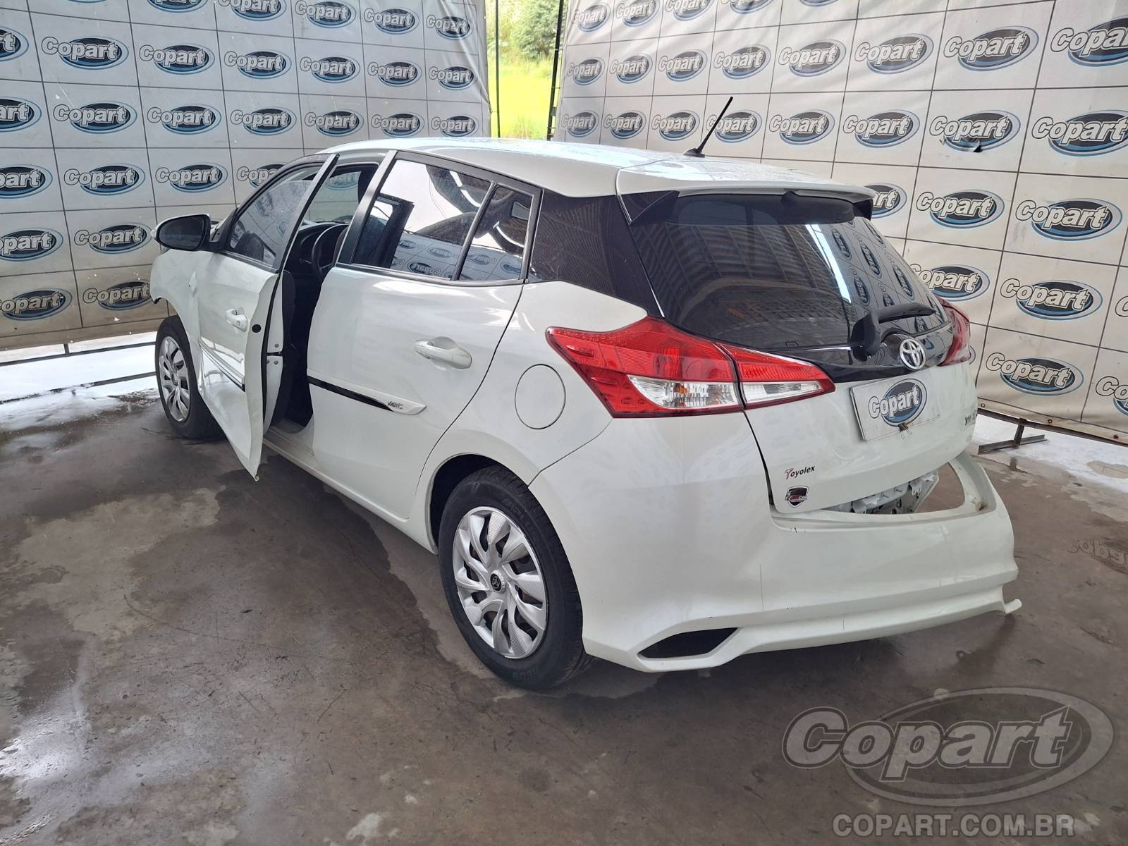 2020 TOYOTA YARIS — foto 3 de 10