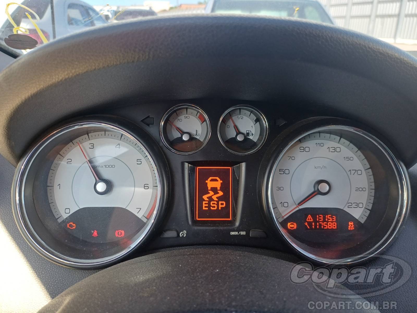 Foto 8 de 10: 2015 PEUGEOT 408 SEDAN