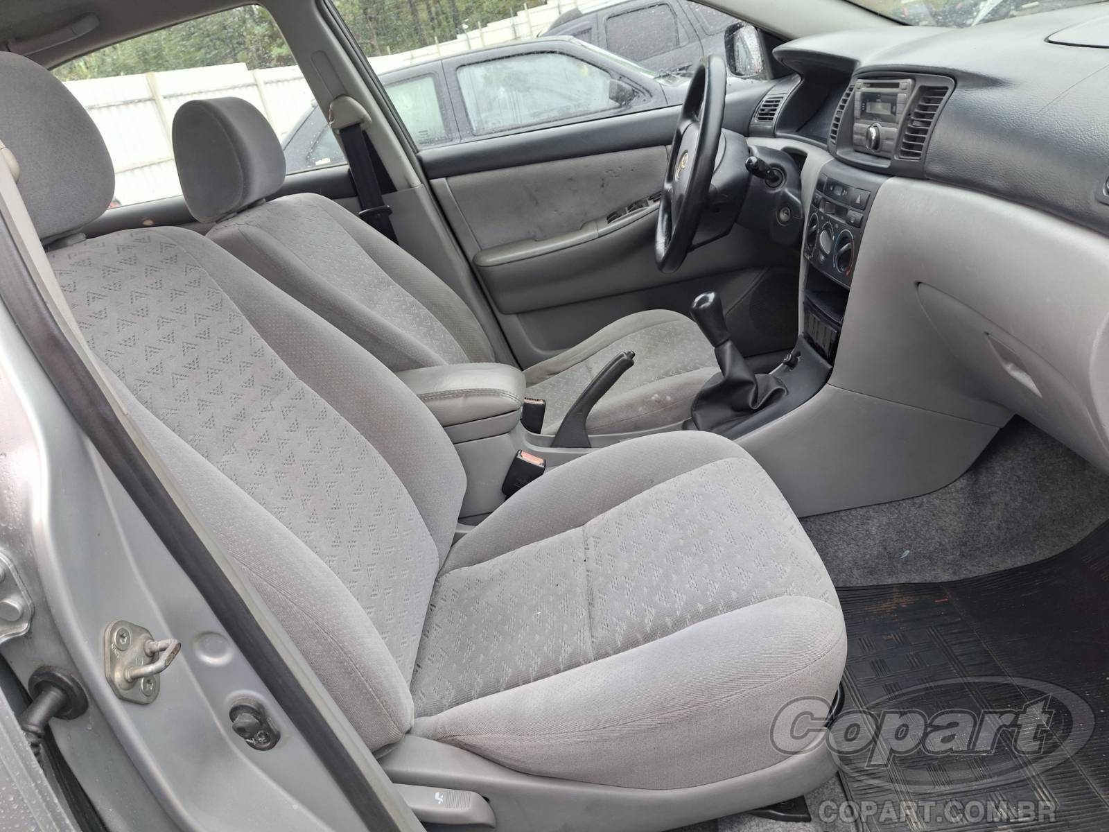 2004 TOYOTA COROLLA — foto 5 de 10