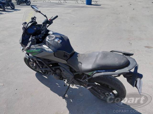 2025 KAWASAKI VERSYS 