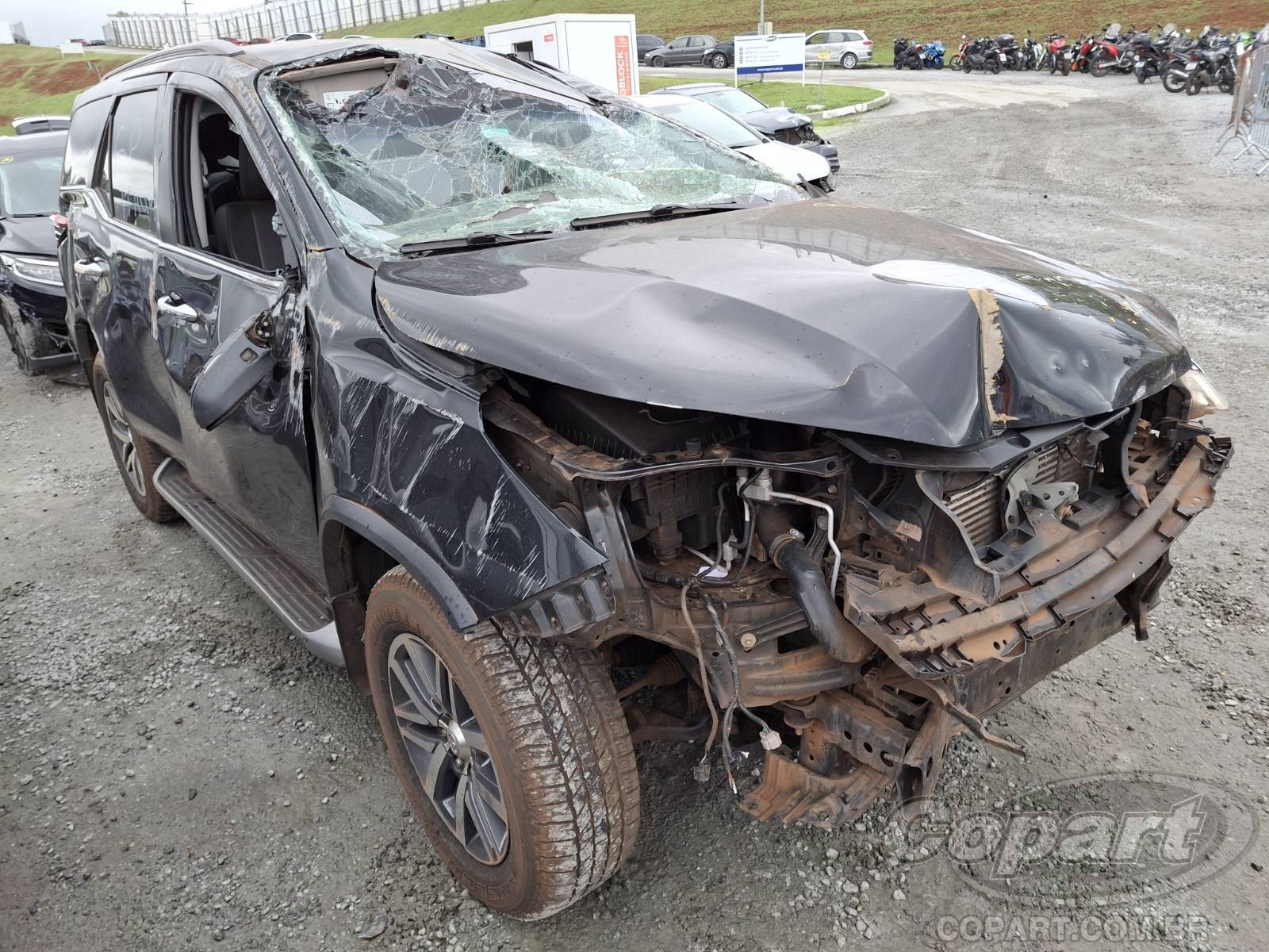 Veículo Toyota SW4 Toyota SW4 SRX 2.8 D-4D Turbo 2019 Colisão Média Monta 2019 em leilão