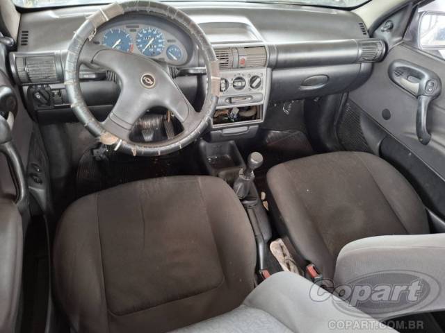 2004 CHEVROLET CORSA SEDAN 