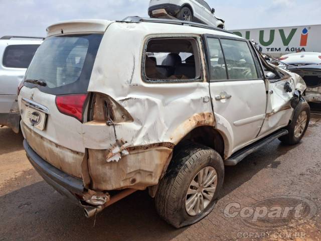 2015 MITSUBISHI PAJERO DAKAR 
