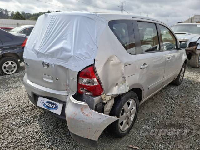 2011 NISSAN LIVINA 