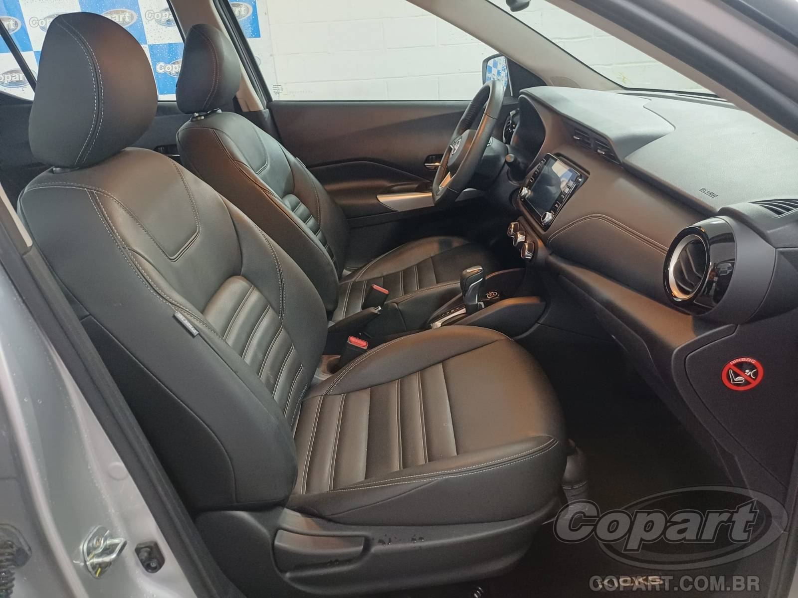 Foto 5: 2025 NISSAN KICKS PLAY
