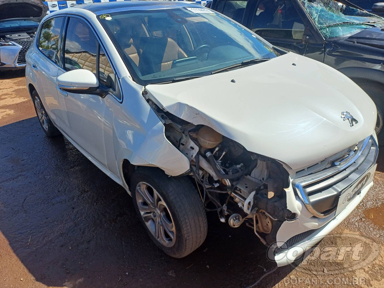 PEUGEOT 208 2015