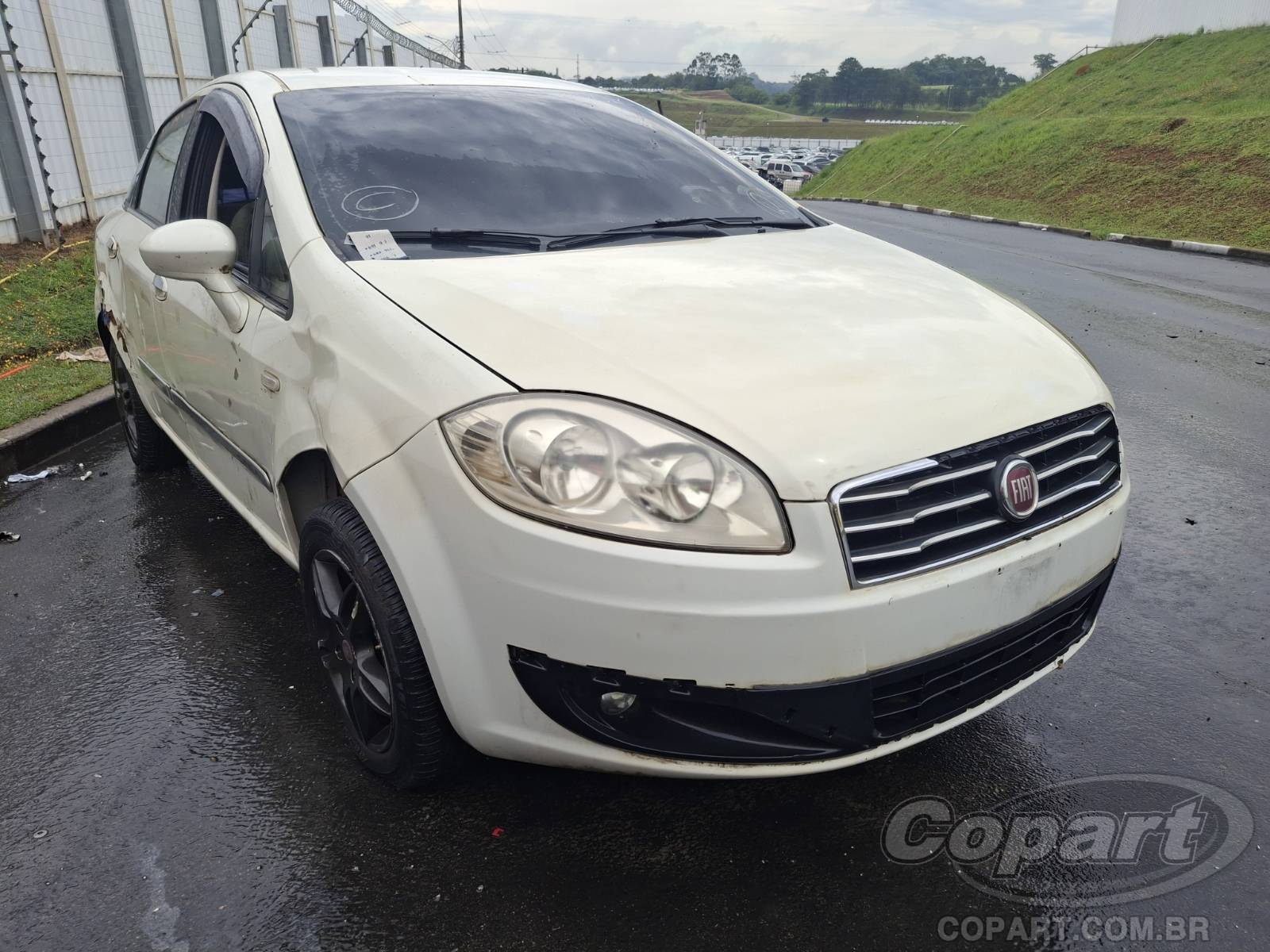 Veículo Fiat Linea Fiat Linea Absolute Dualogic 1.8 16V E.torQ 2015 2015 em leilão