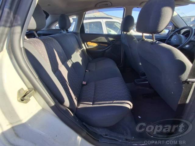 2004 FORD FOCUS 