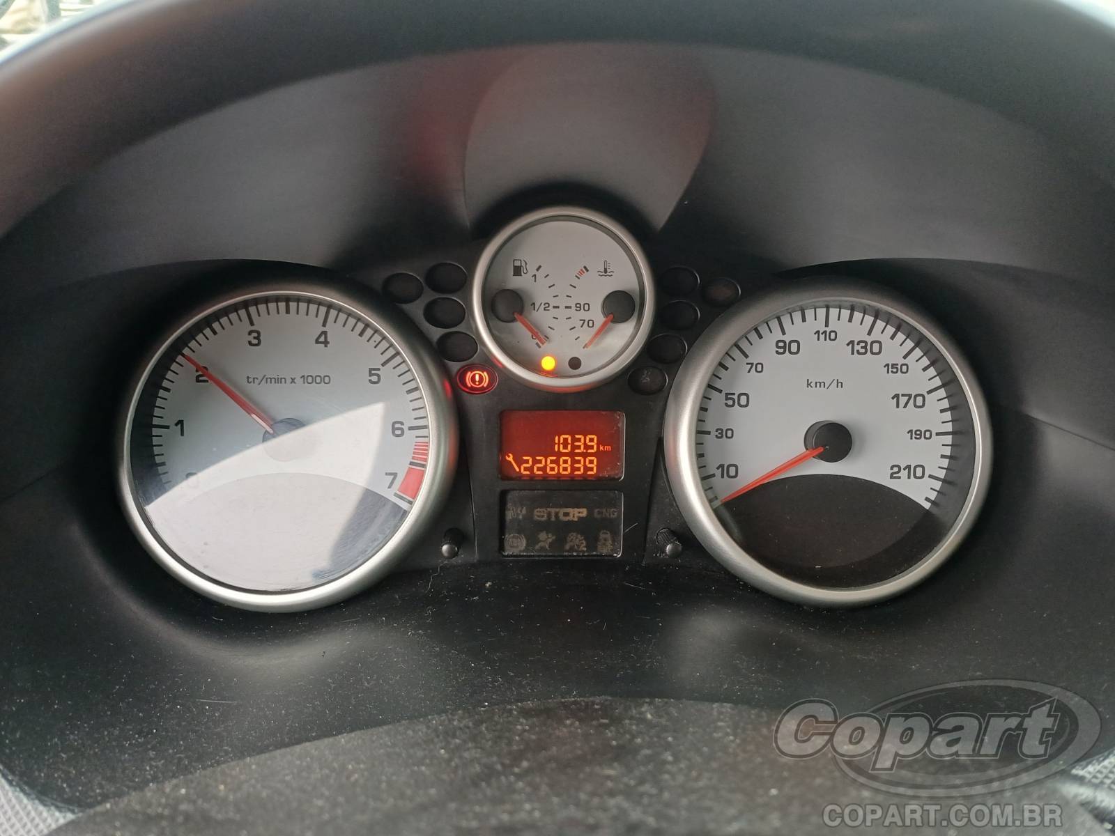 Foto 8 de 10: 2011 PEUGEOT 207