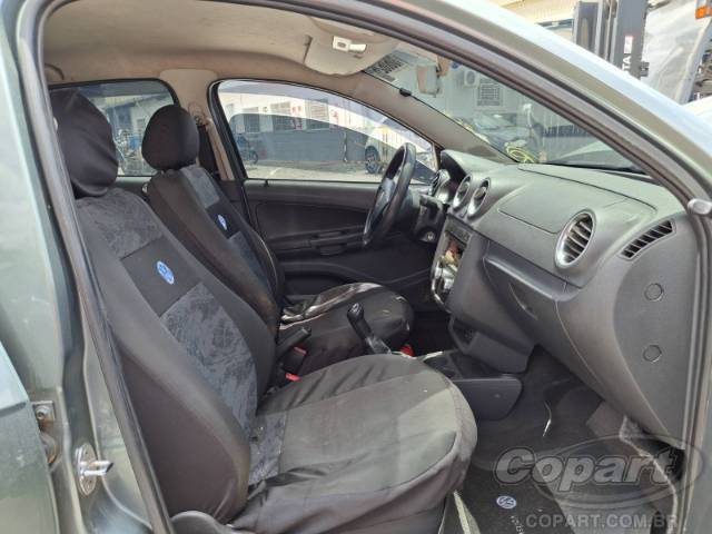 2010 VOLKSWAGEN VOYAGE 