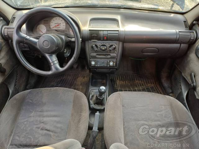 2002 CHEVROLET CORSA SEDAN 