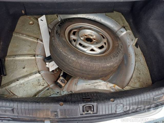 2001 CHEVROLET CORSA SEDAN 