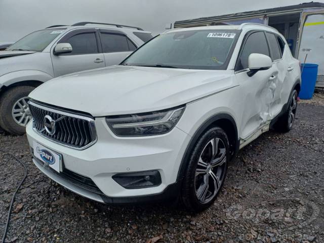 2020 VOLVO XC40 
