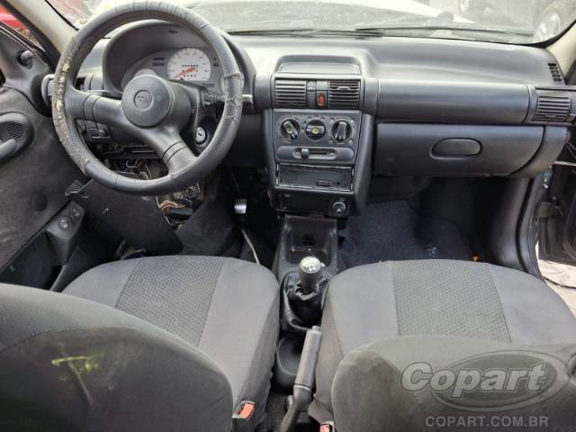 2002 CHEVROLET CORSA SEDAN 
