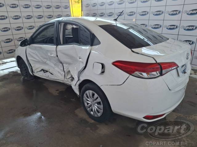 2025 TOYOTA YARIS SEDA 