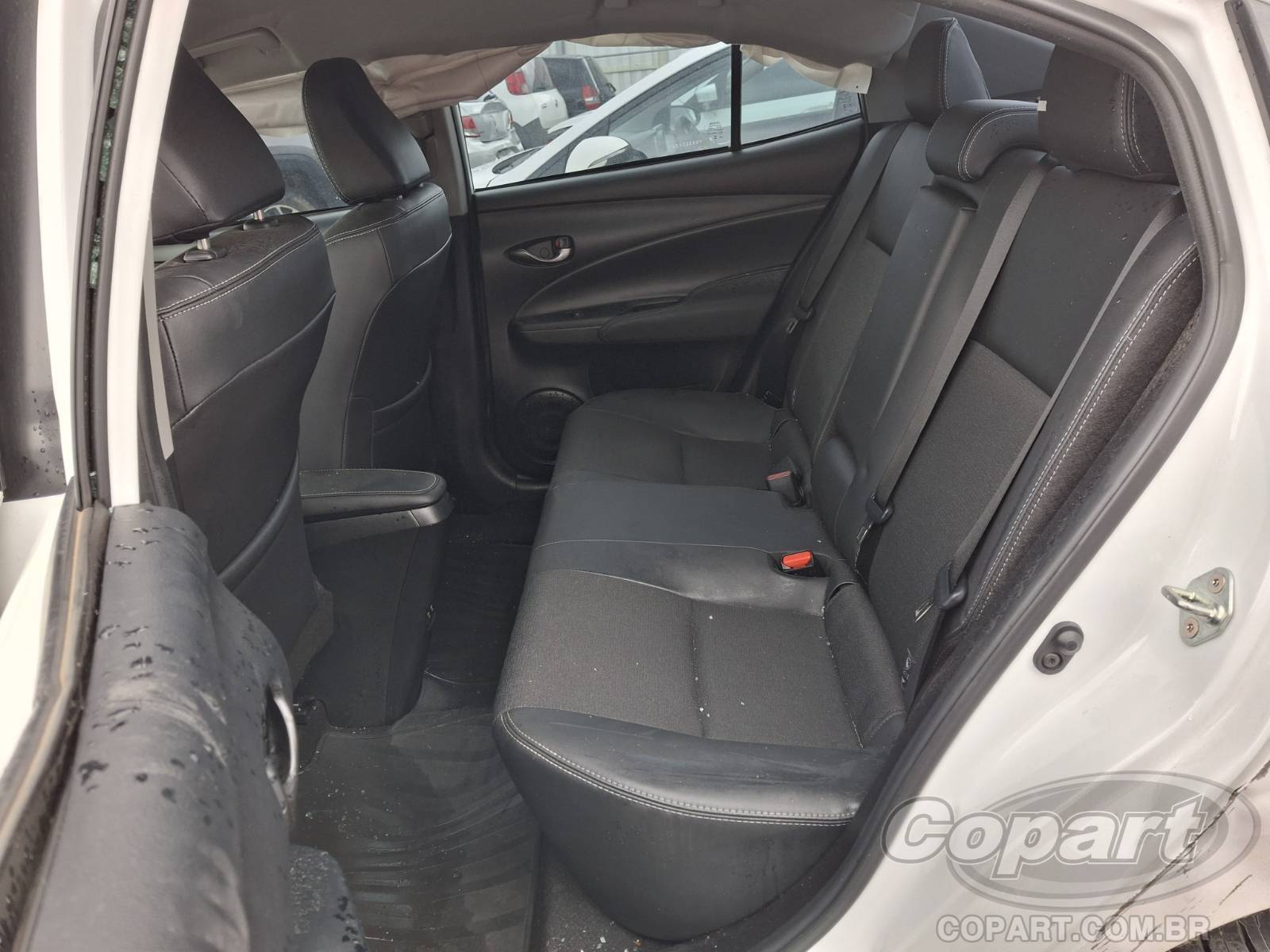 Foto 6 de 10: 2025 TOYOTA YARIS SEDA