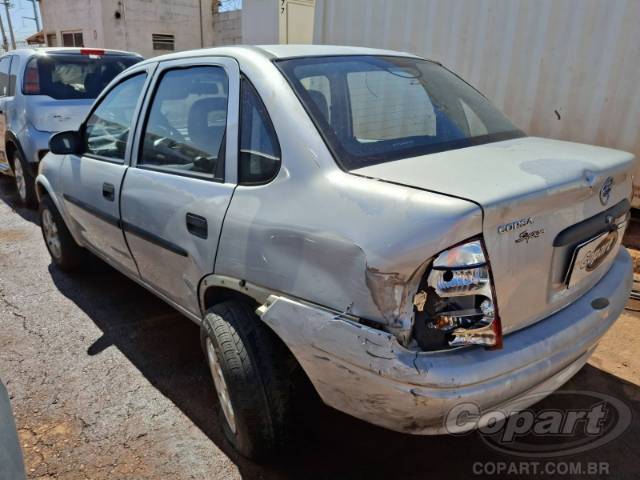 2000 CHEVROLET CORSA SEDAN 