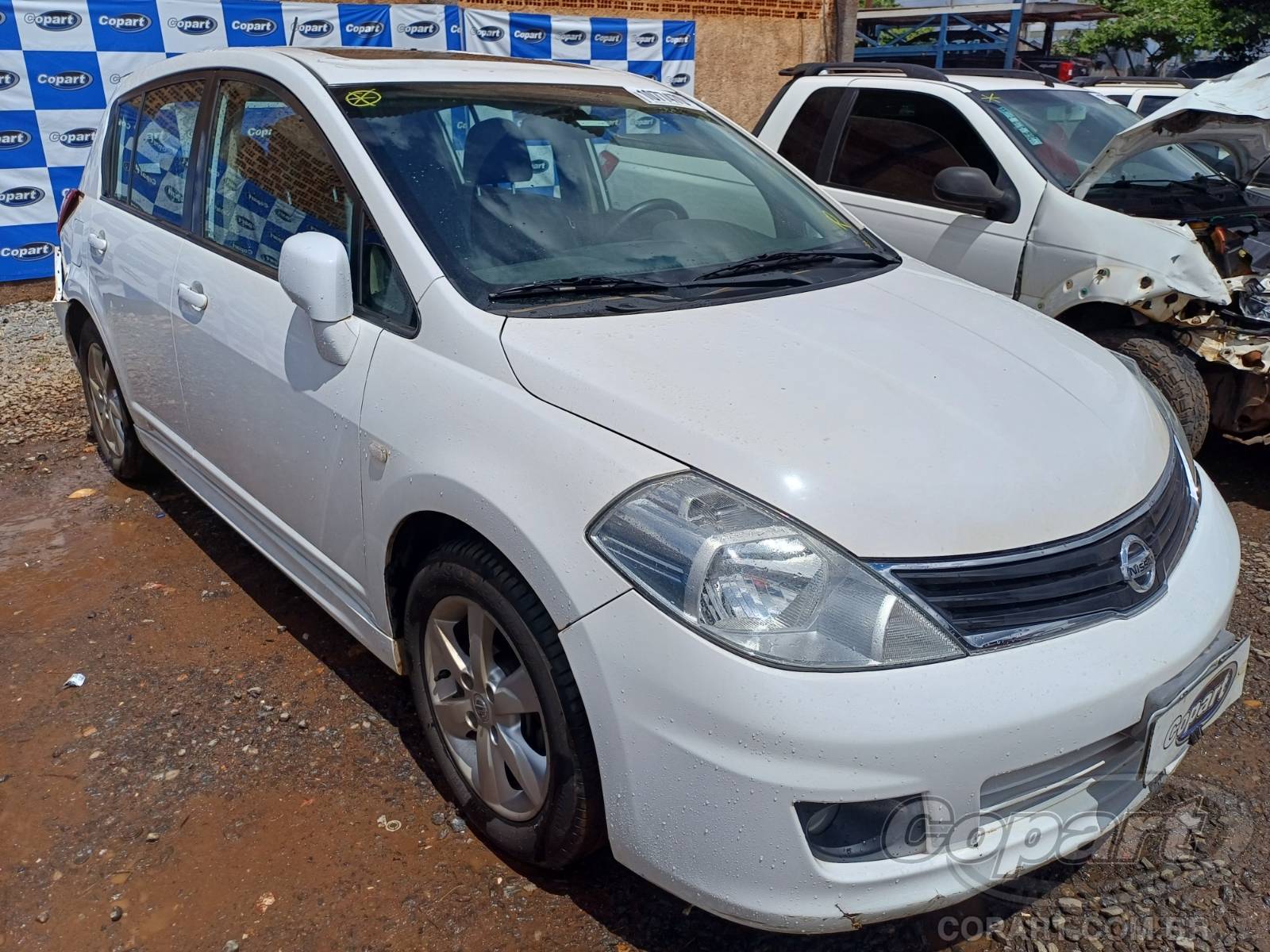 Nissan Tiida SL 1.8 16V 2012 Colisão Traseira