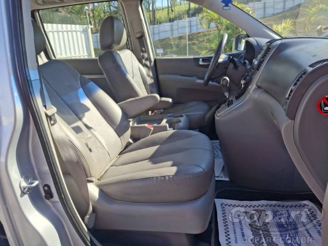2011 KIA GRAND CARNIVAL 