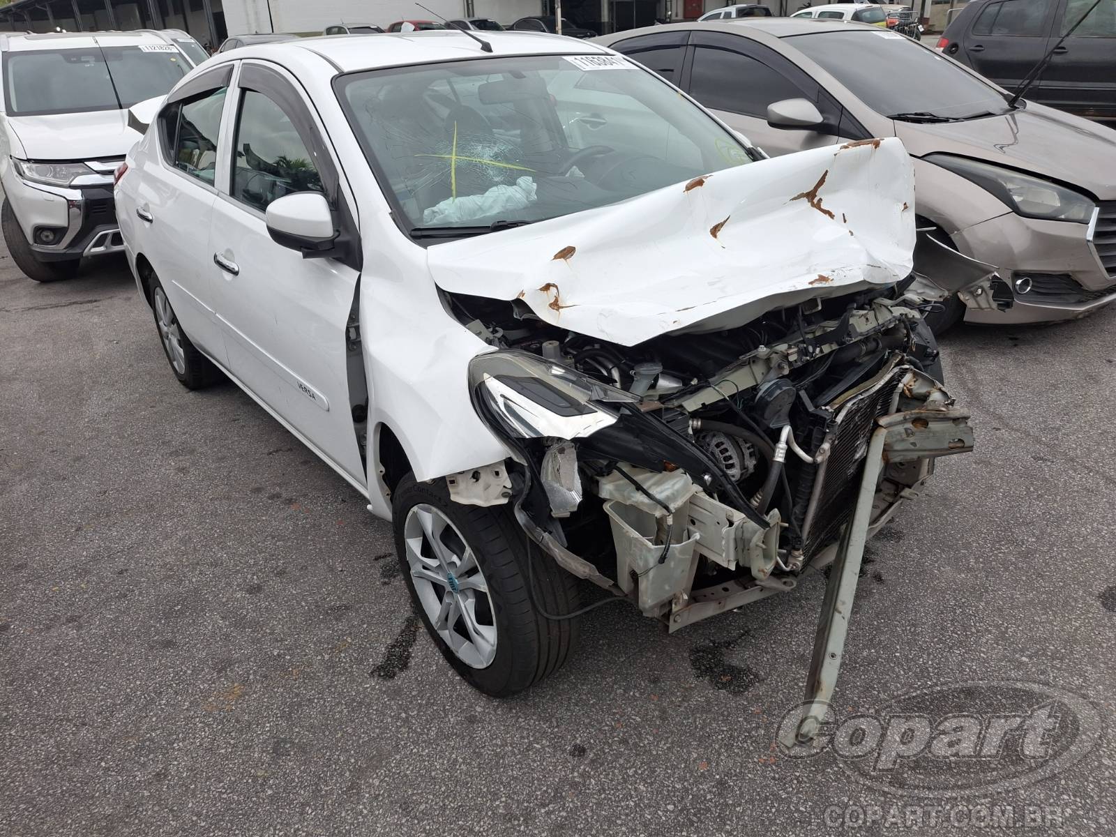 Nissan Versa 2019 em leilão