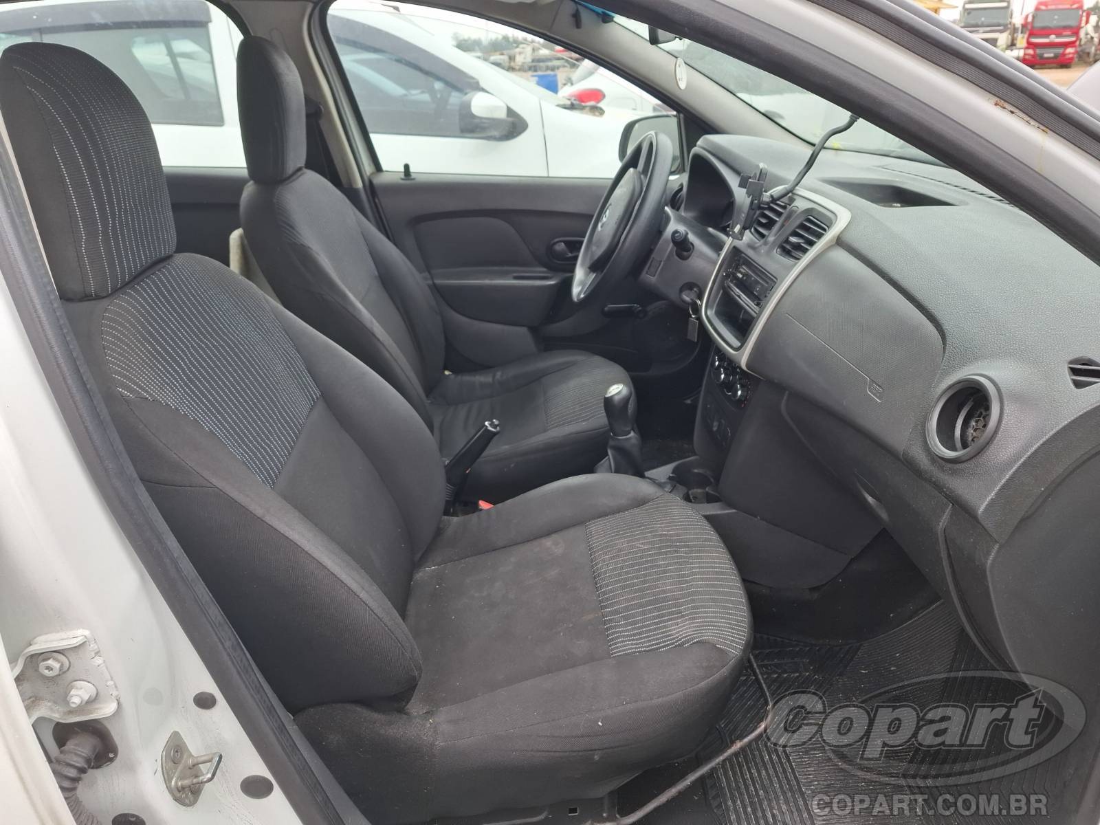 Foto 5: 2015 RENAULT SANDERO